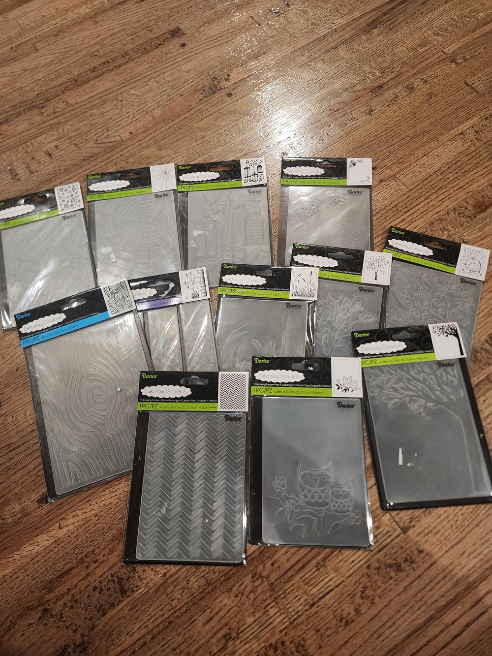 Darice Embossing Folders Assortment in Clear and Black Packaging